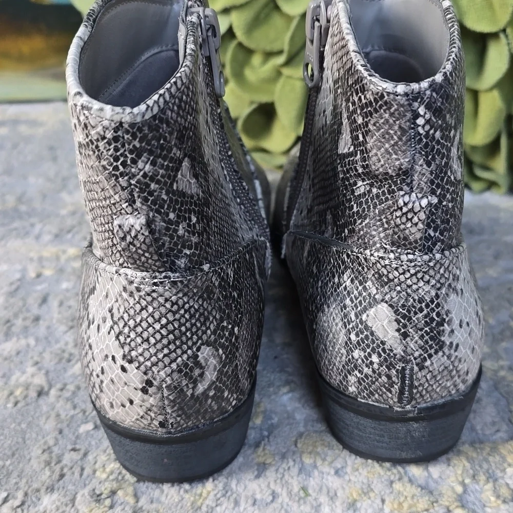 Cat & Jack Snakeskin Ankle Boots - Black and Gray